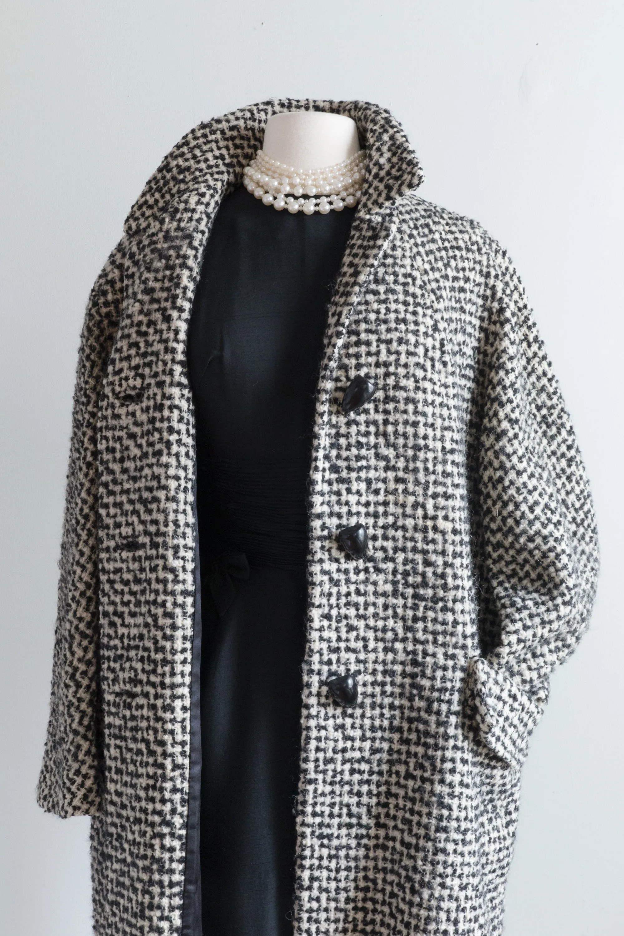 Chic 1960's Chunky COZY Wool Tweed Coat / ML