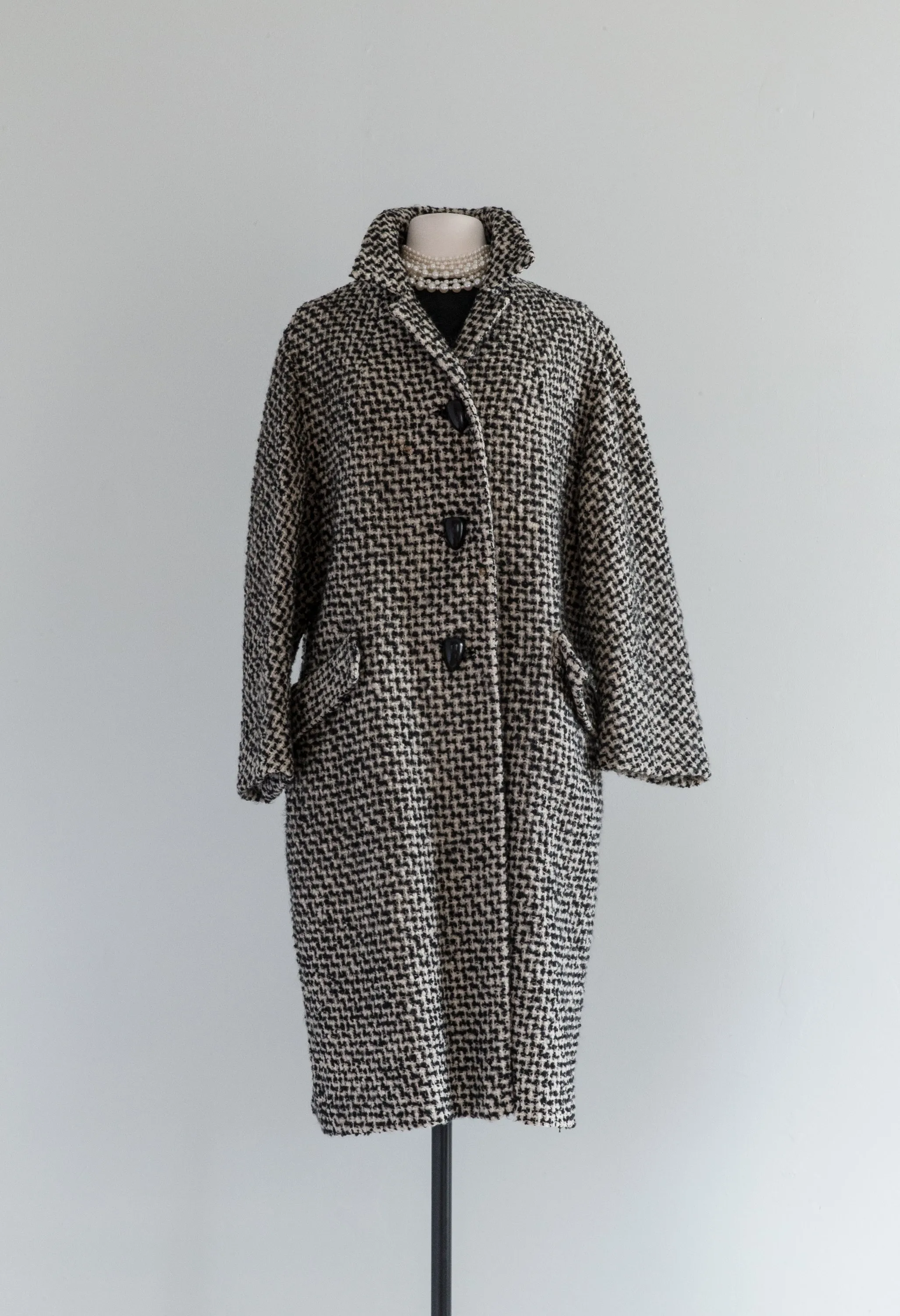 Chic 1960's Chunky COZY Wool Tweed Coat / ML