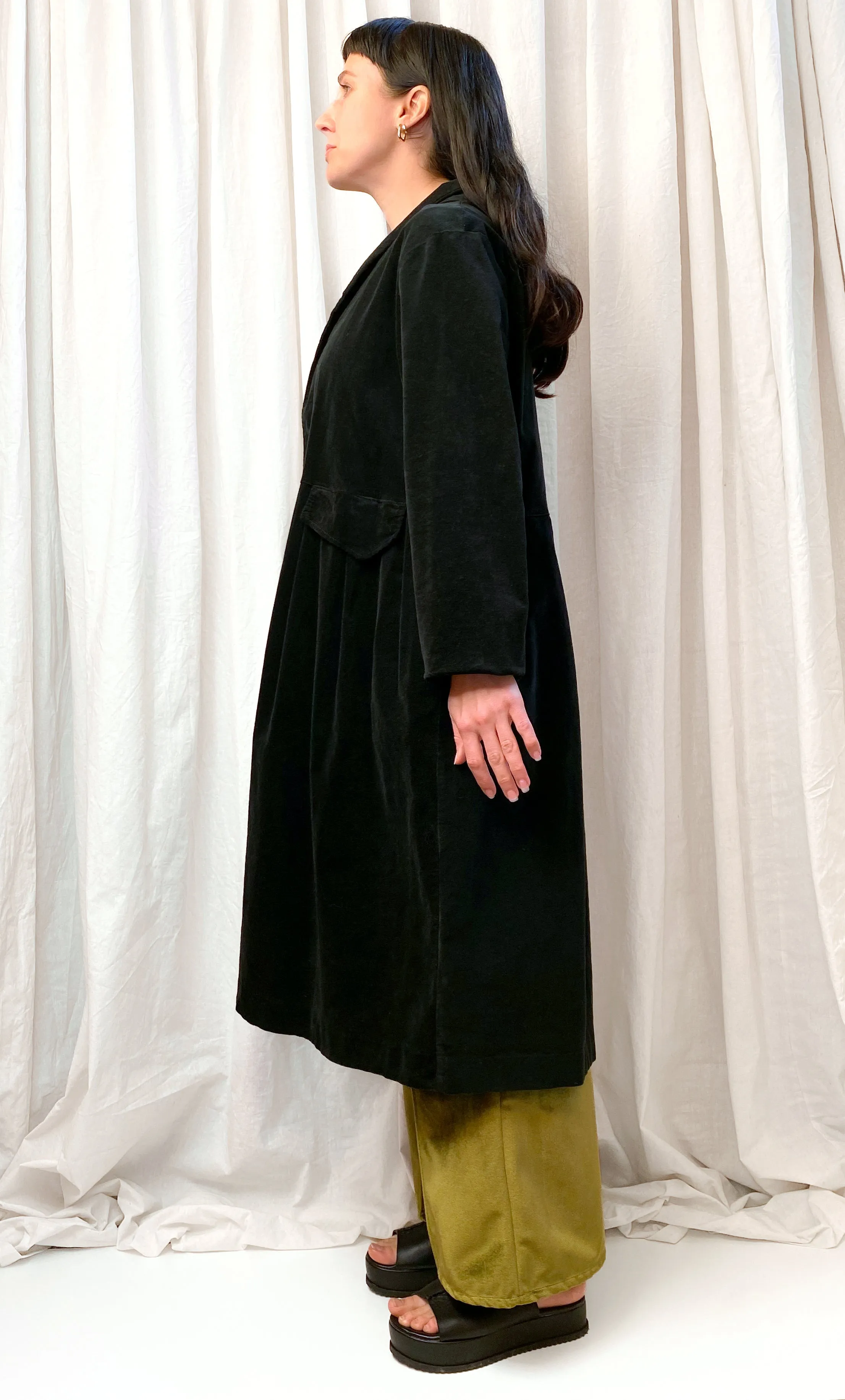 ITALIAN VELVET PLEATED COAT [ Black, Cotton, Size Medium / Large ]