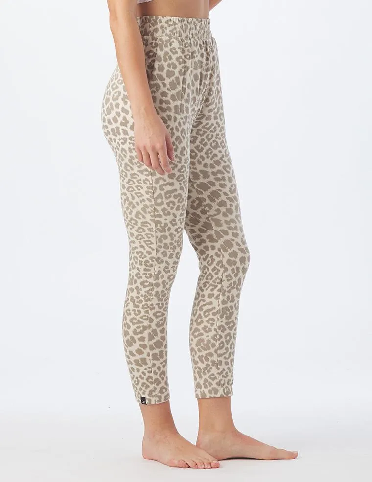 Powder Jogger: Oatmilk Leopard