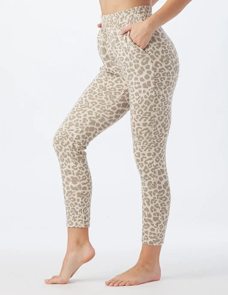 Powder Jogger: Oatmilk Leopard