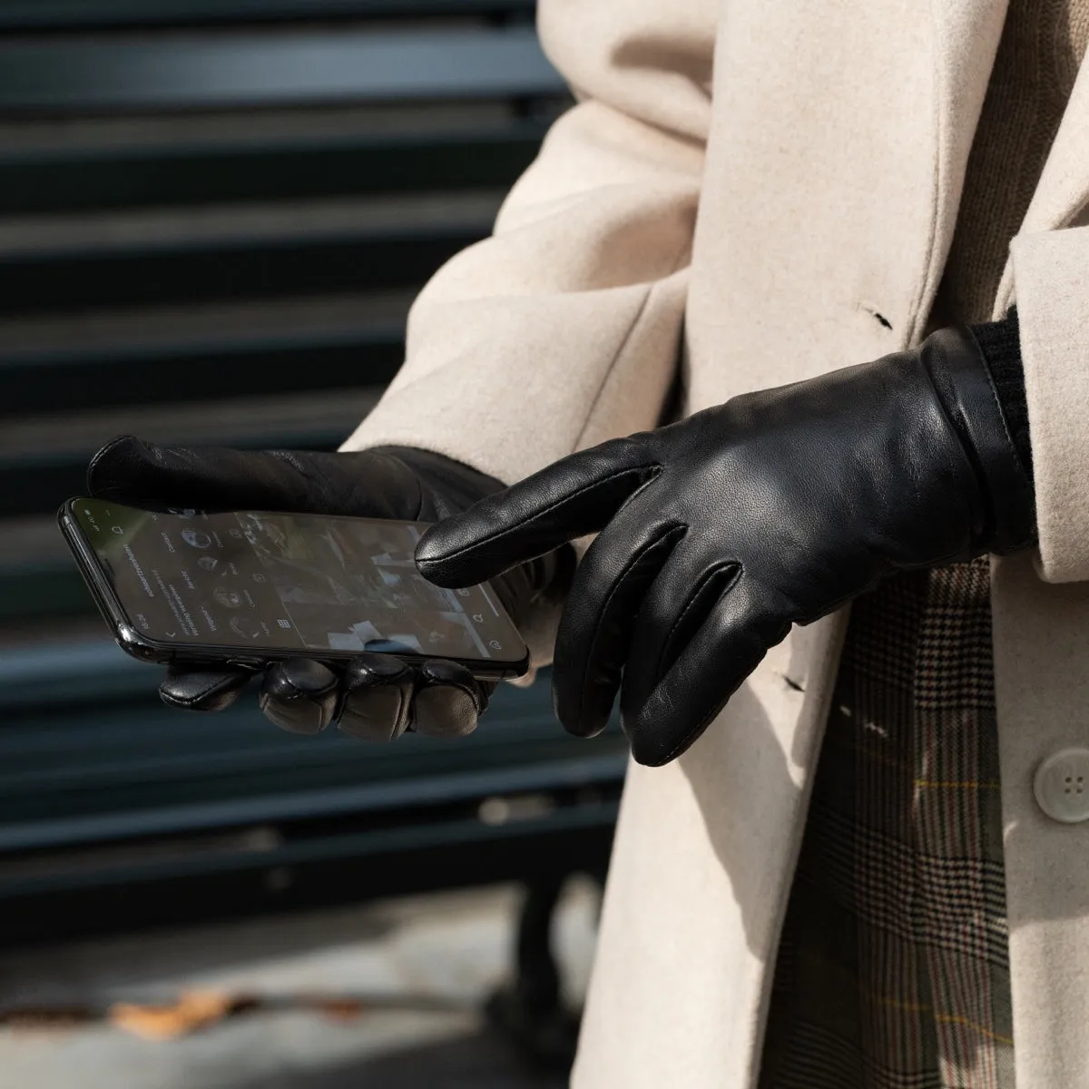 Riley – sheepskin leather gloves with knit cuff & touchscreen feature