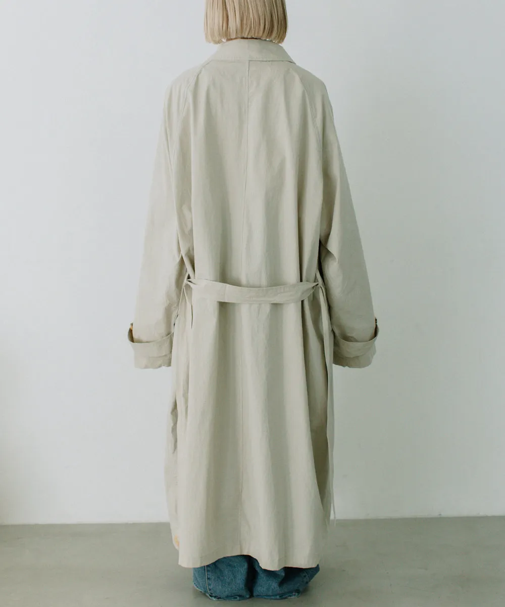 Soutiencollar over coat