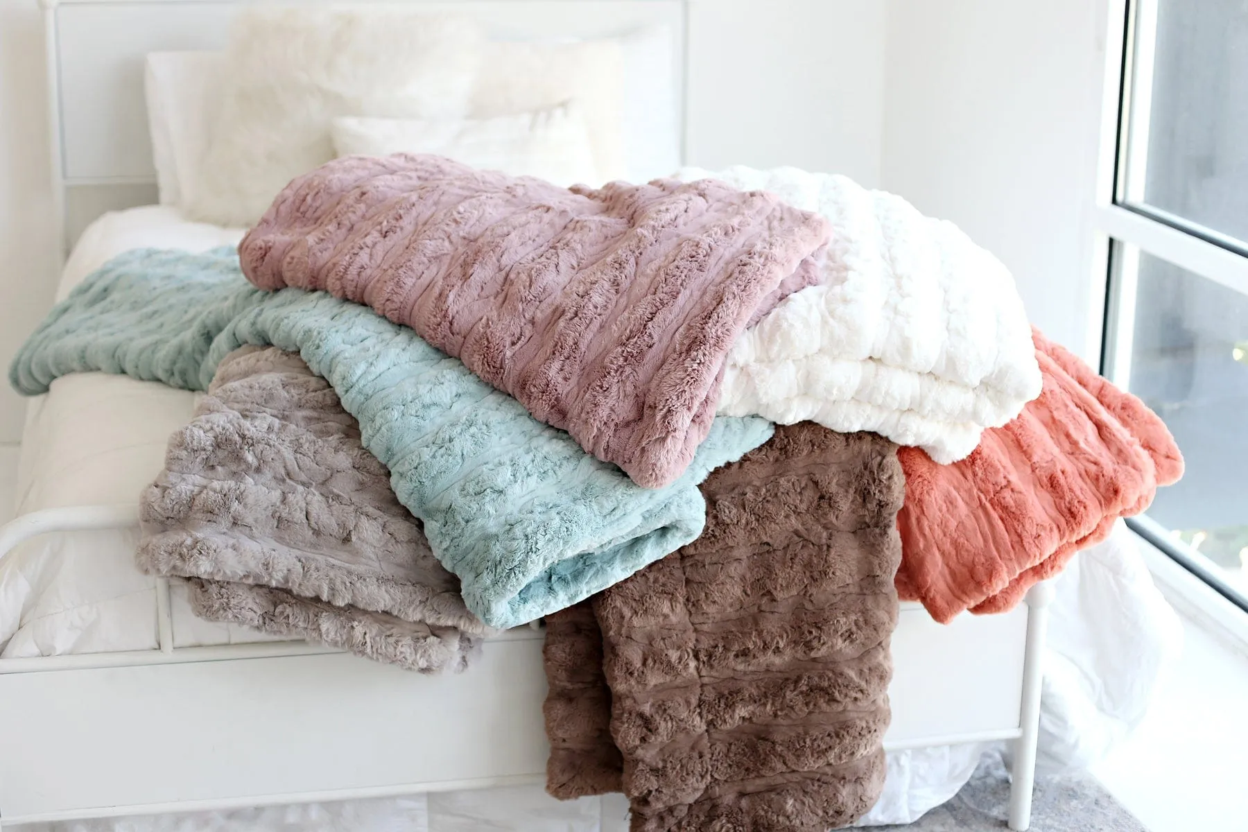 Ultra Sorbet Marshmallow Cream Blanket